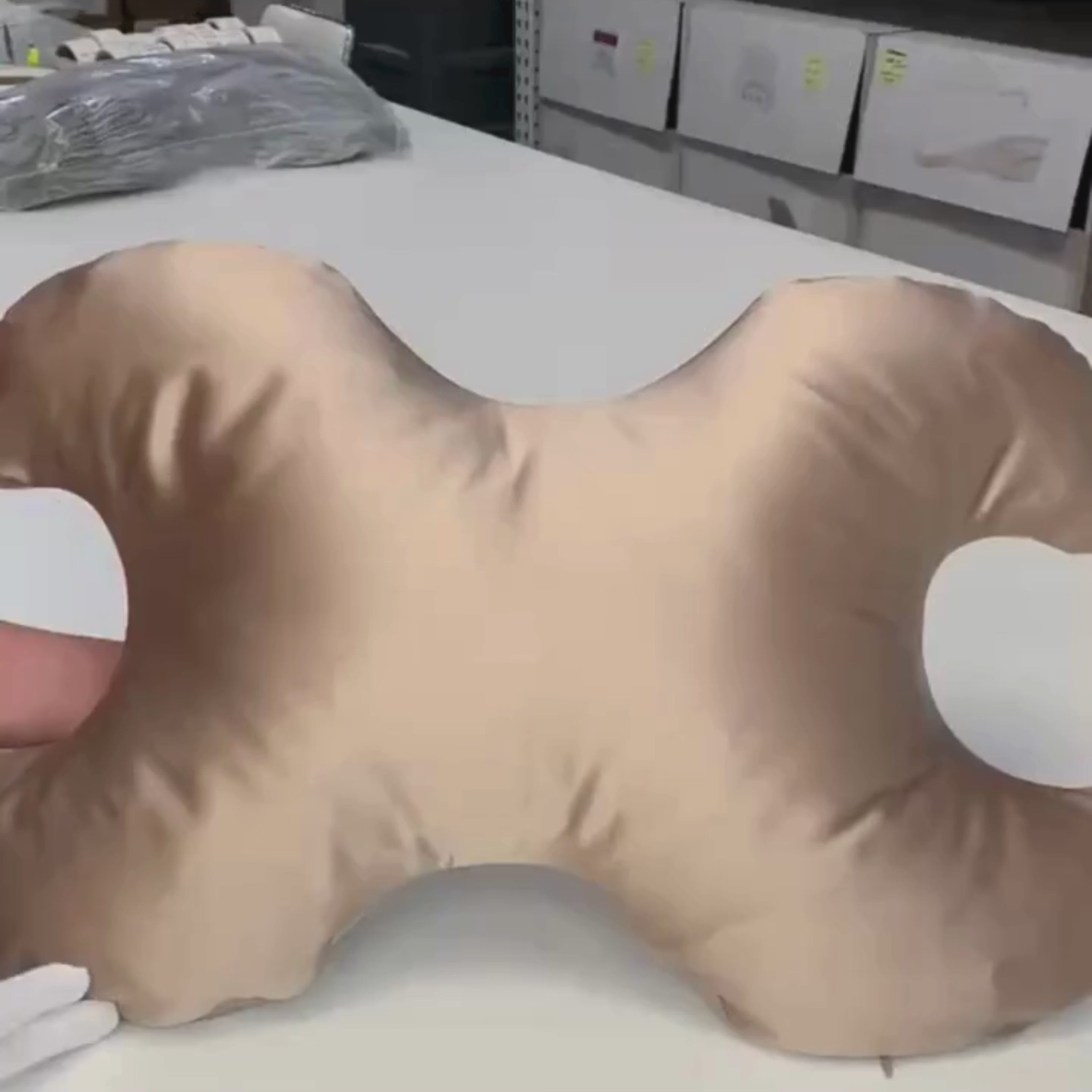 Load video: Le Grand Pillow Silk